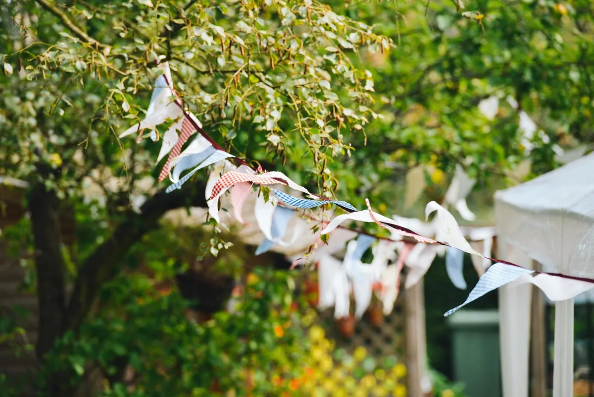 How to Make Fabric Bunting for a Garden Party